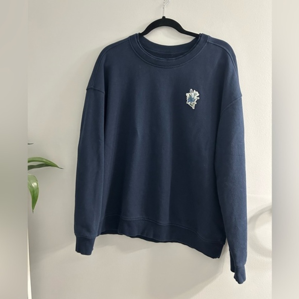 Goodfellow & CO navy floral patch crewneck